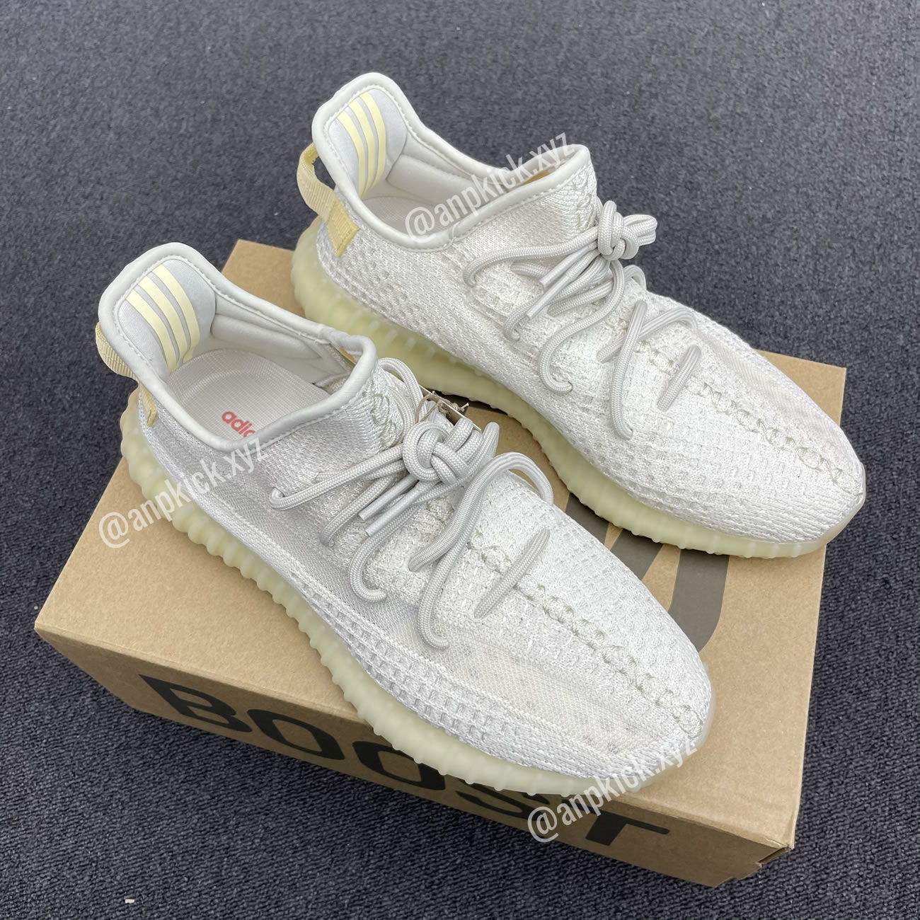 Adidas Yeezy Boost 350 V2 Light Uv Sensitive Gy3438 (9) - www.newkick.vip