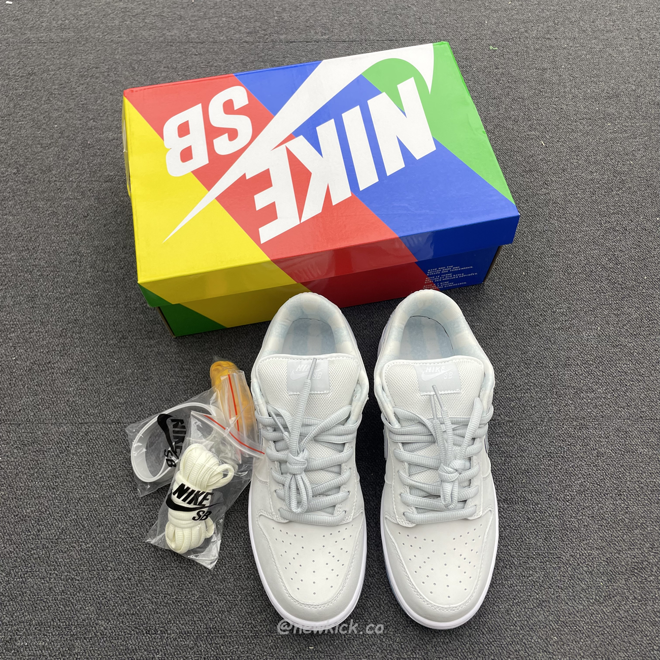 Nike Sb Dunk Low White Lobster Friends And Family Fd8776 100 (2) - www.newkick.vip