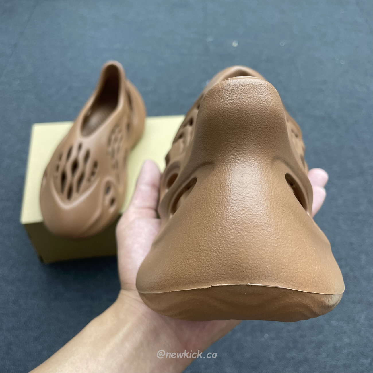 Adidas Yeezy Foam Rnnr Flax Hp5335 (6) - www.newkick.vip Adidas Yeezy Foam Rnnr Flax Hp5335 (6) - www.newkick.vip