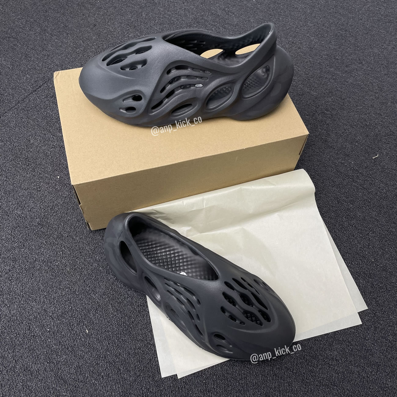 Adidas Yeezy Foam Runner Onyx Anpkick Hp8739 (2) - www.newkick.vip Adidas Yeezy Foam Runner Onyx Anpkick Hp8739 (2) - www.newkick.vip