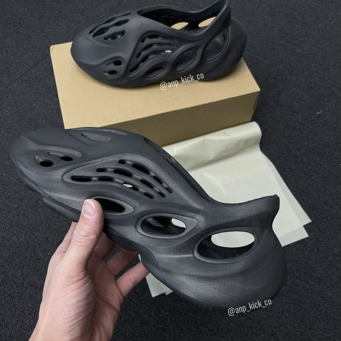 Adidas Yeezy Foam Runner Onyx Anpkick Hp8739 (3) - www.newkick.vip Adidas Yeezy Foam Runner Onyx Anpkick Hp8739 (3) - www.newkick.vip