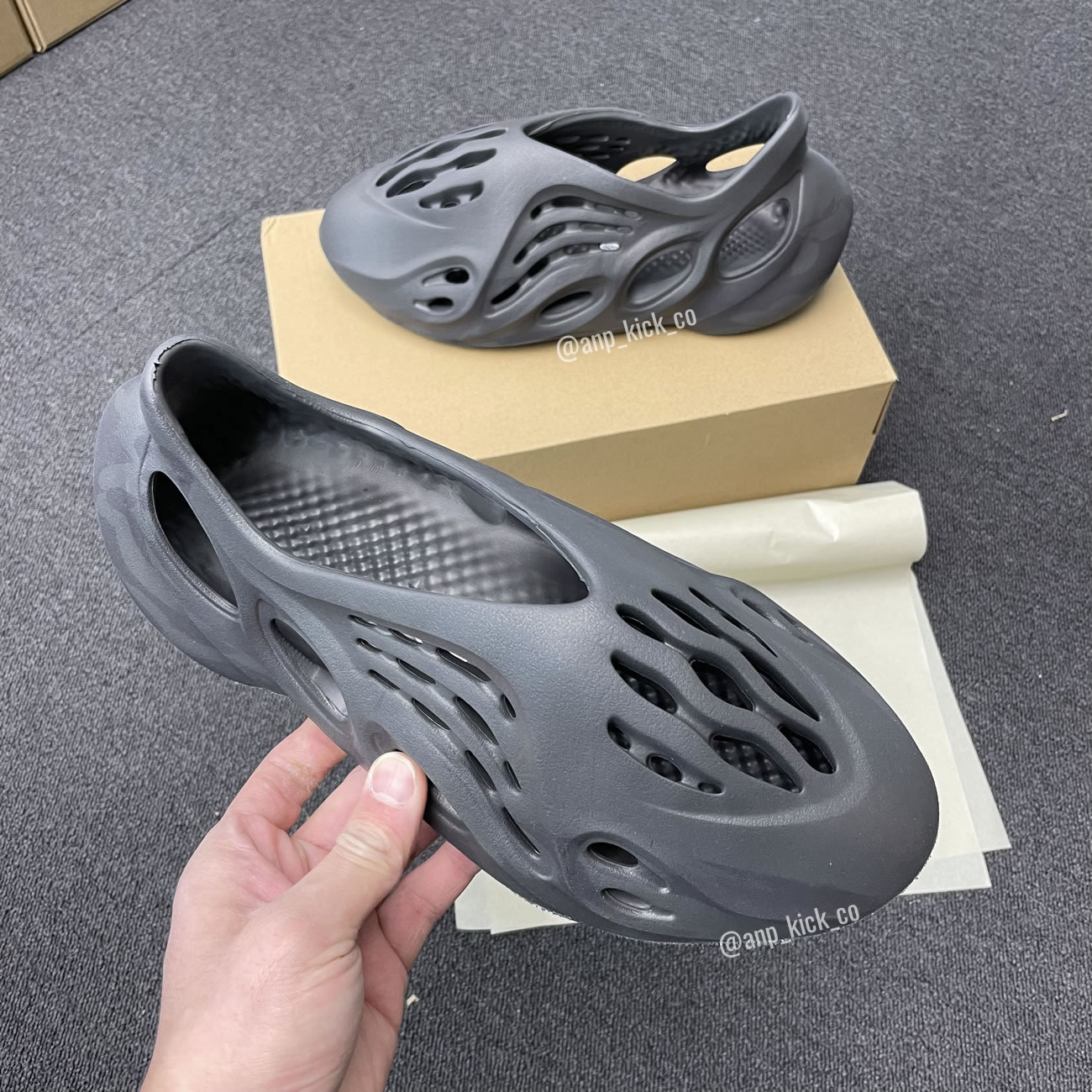 Adidas Yeezy Foam Runner Onyx Anpkick Hp8739 (4) - www.newkick.vip Adidas Yeezy Foam Runner Onyx Anpkick Hp8739 (4) - www.newkick.vip