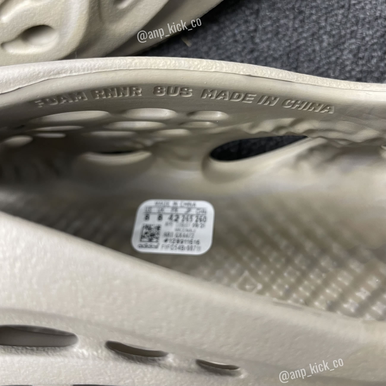 Adidas Yeezy Foam Runner Stone Sage Anpkick Gx4472 (3) - www.newkick.vip Adidas Yeezy Foam Runner Stone Sage Anpkick Gx4472 (3) - www.newkick.vip