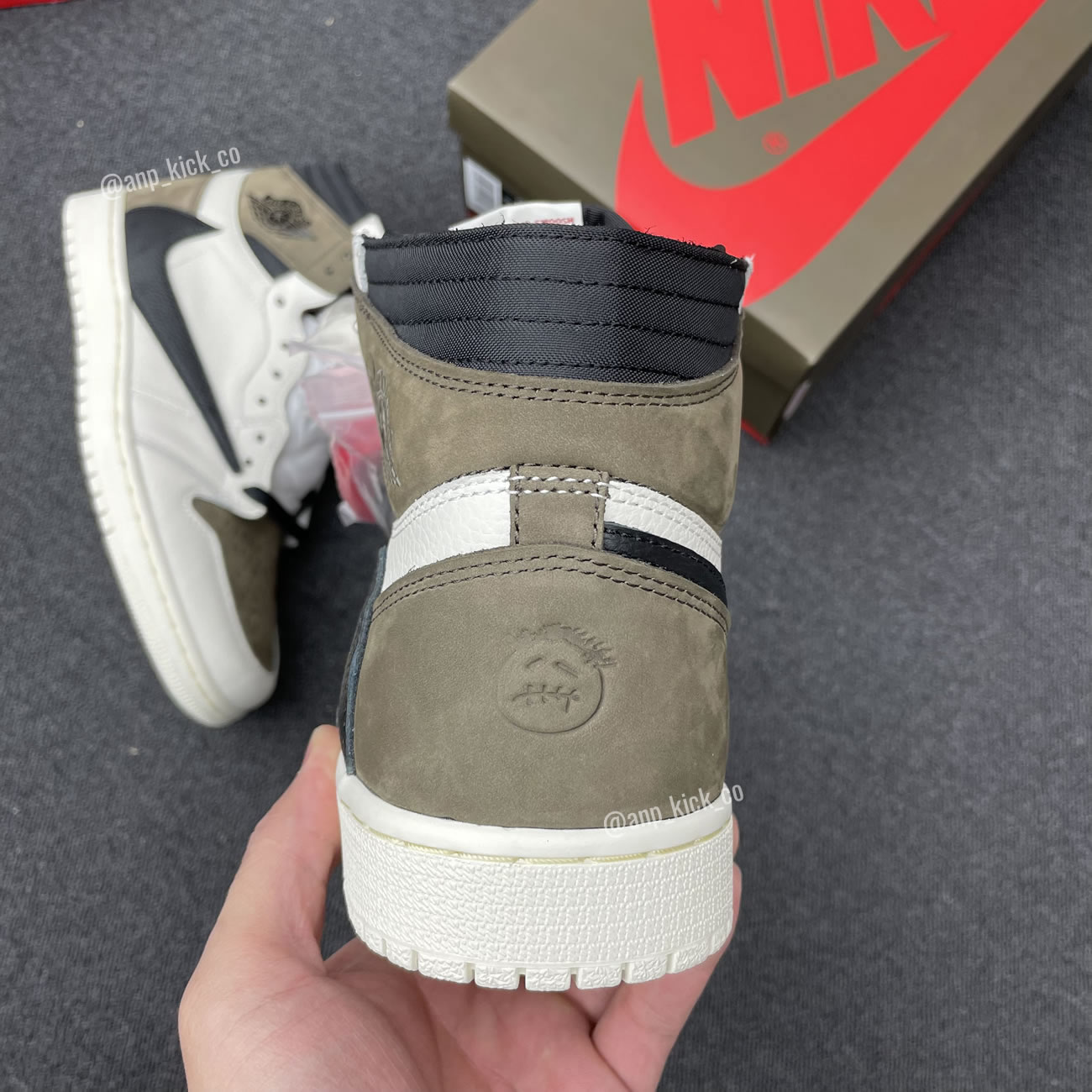 Travis Scott Air Jordan 1 High Og Sp White Brown Black Fragment Anpkick Custom Making (3) - www.newkick.vip Travis Scott Air Jordan 1 High Og Sp White Brown Black Fragment Anpkick Custom Making (3) - www.newkick.vip