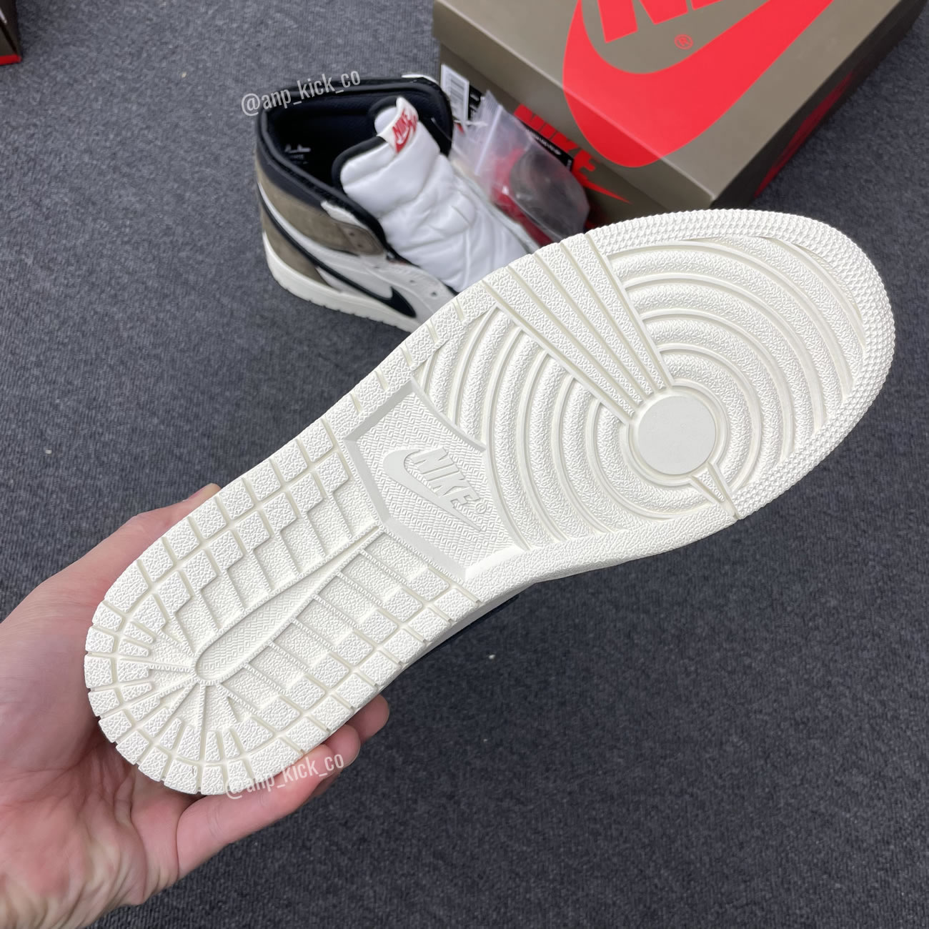 Travis Scott Air Jordan 1 High Og Sp White Brown Black Fragment Anpkick Custom Making (5) - www.newkick.vip Travis Scott Air Jordan 1 High Og Sp White Brown Black Fragment Anpkick Custom Making (5) - www.newkick.vip