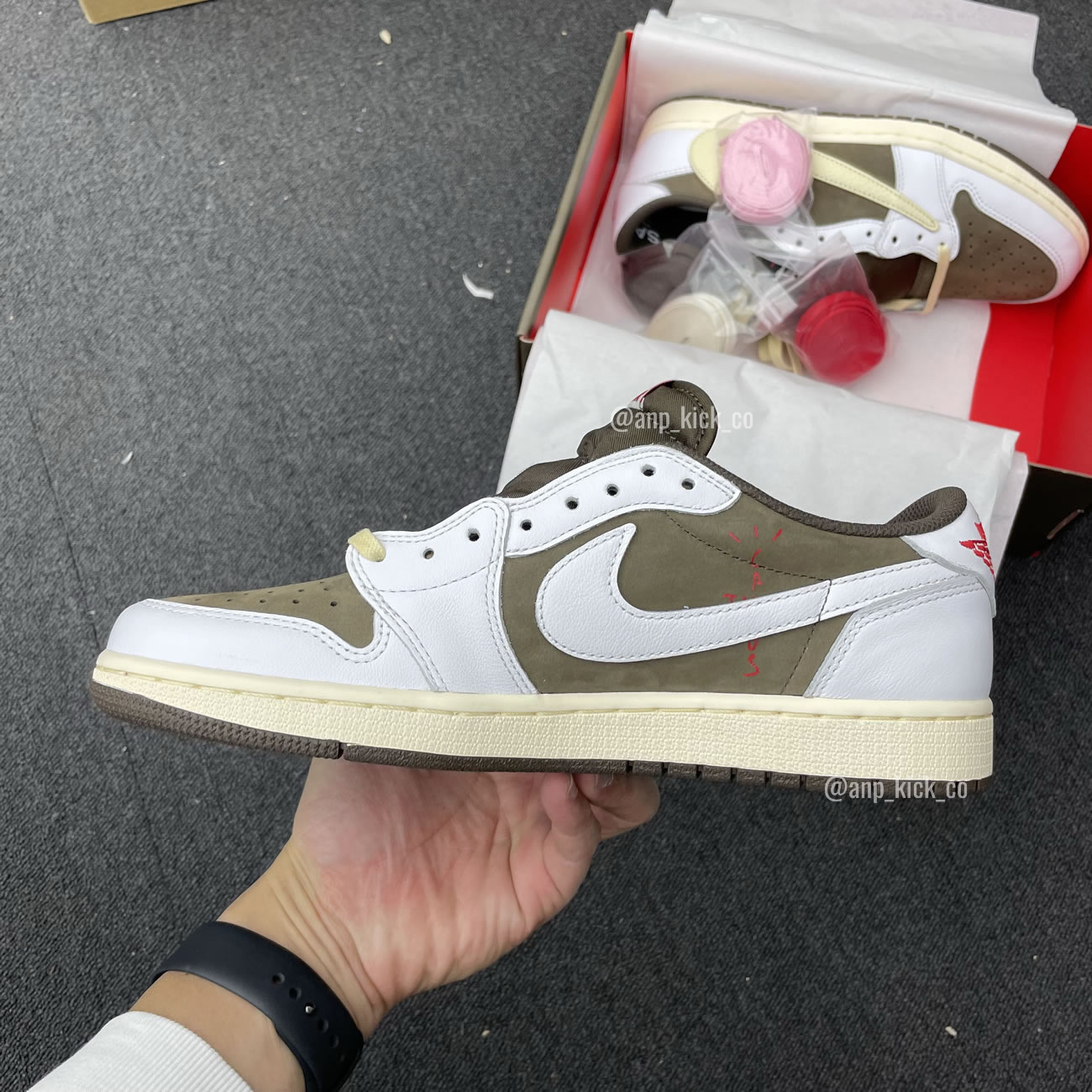 Travis Scott Air Jordan 1 Low White Brown Anpkick Custom Making (1) - www.newkick.vip
