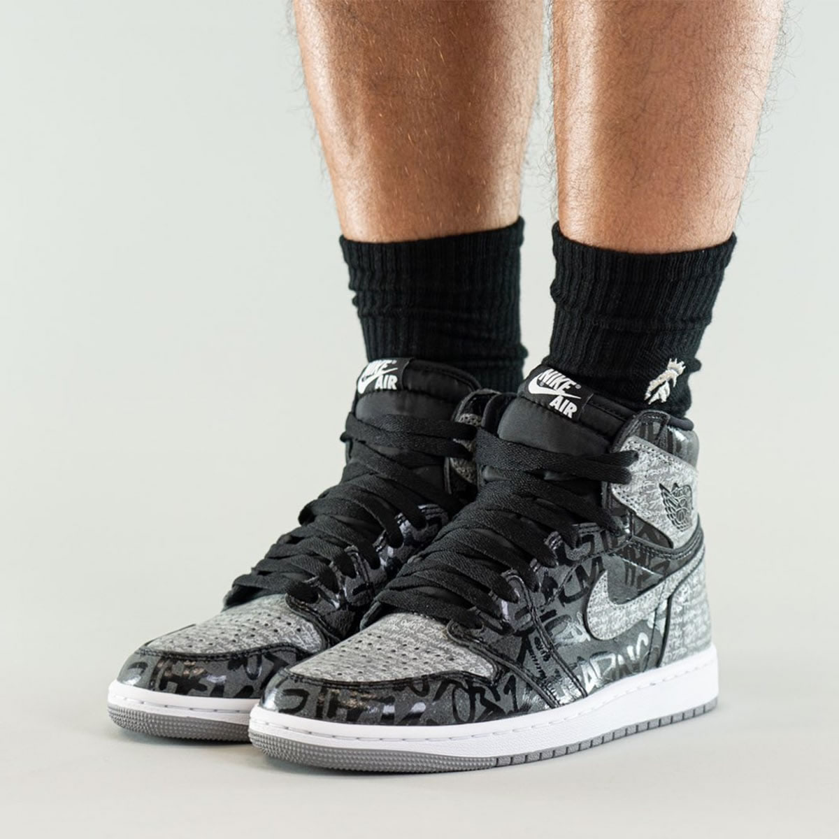 Air Jordan 1 High Og Rebellionaire Black White Particle Grey On Feet 555088 036 (1) - www.newkick.vip