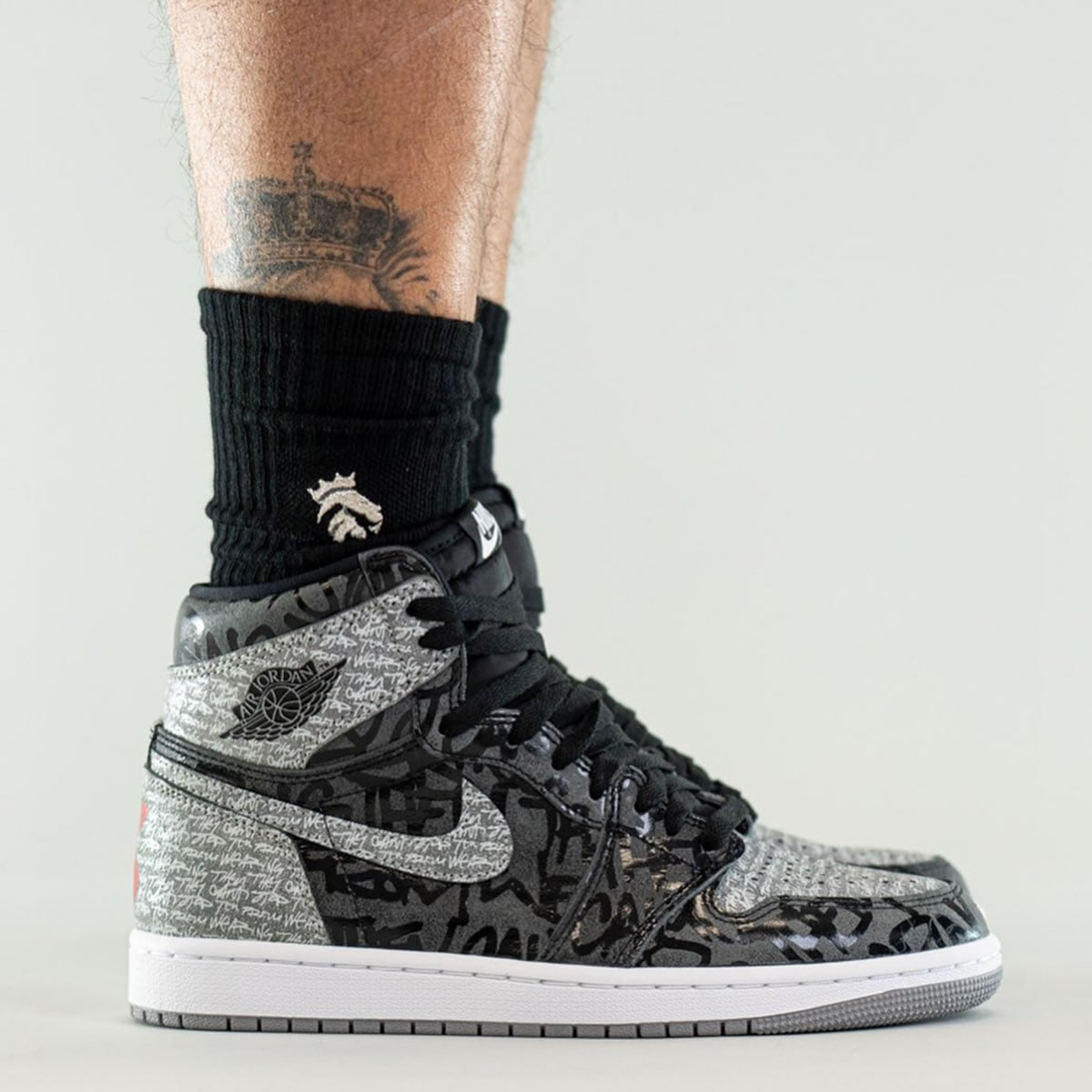 Air Jordan 1 High Og Rebellionaire Black White Particle Grey On Feet 555088 036 (3) - www.newkick.vip