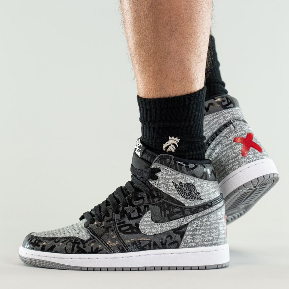 Air Jordan 1 High Og Rebellionaire Black White Particle Grey On Feet 555088 036 (6) - www.newkick.vip