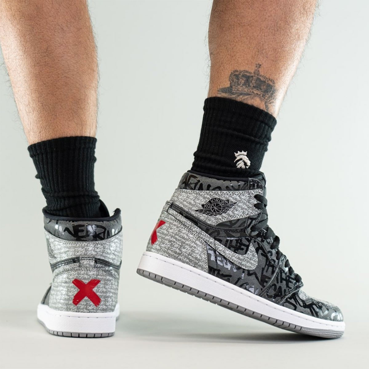 Air Jordan 1 High Og Rebellionaire Black White Particle Grey On Feet 555088 036 (8) - www.newkick.vip