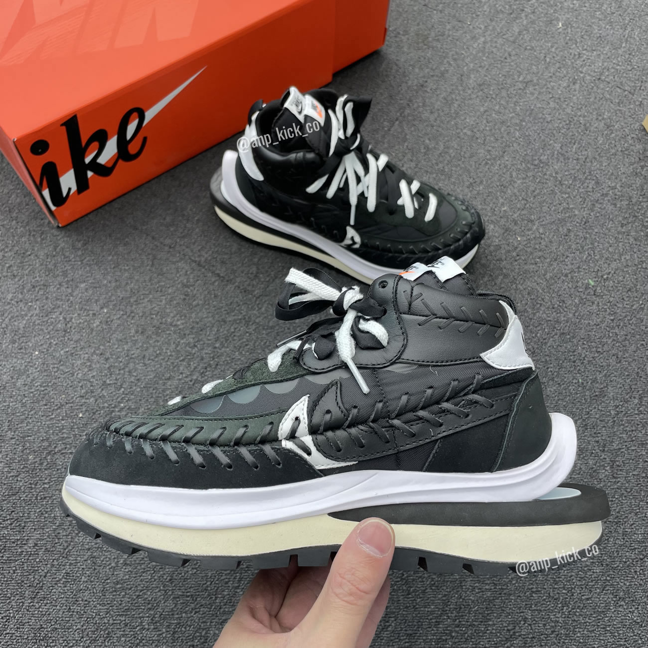 Sacai Nike Vaporwaffle Jean Paul Gaultier Black White Anpkick Dh9186 001 (1) - www.newkick.vip