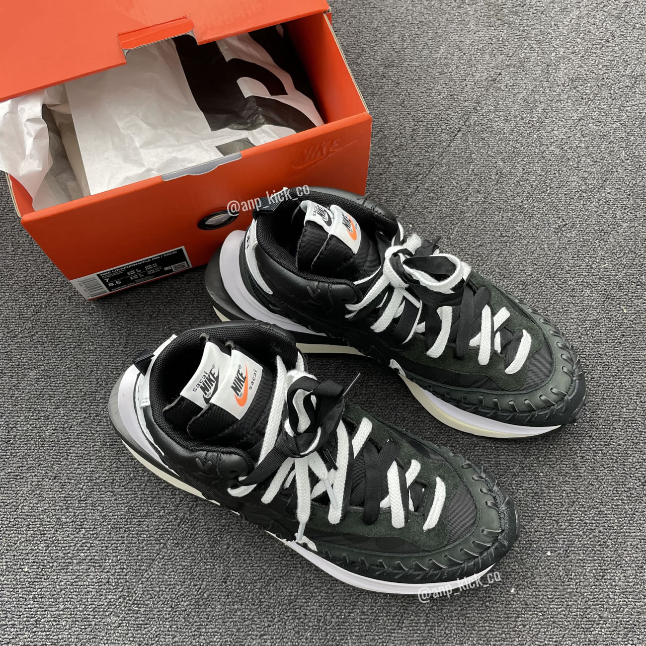 Sacai Nike Vaporwaffle Jean Paul Gaultier Black White Anpkick Dh9186 001 (11) - www.newkick.vip