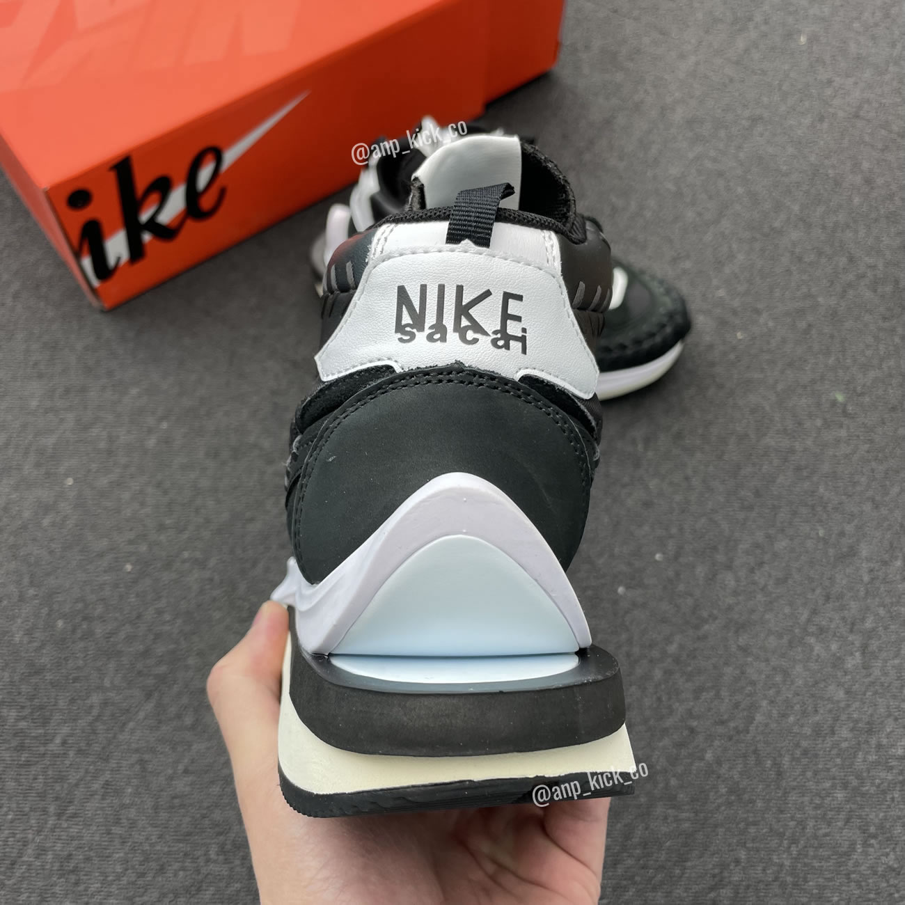 Sacai Nike Vaporwaffle Jean Paul Gaultier Black White Anpkick Dh9186 001 (4) - www.newkick.vip