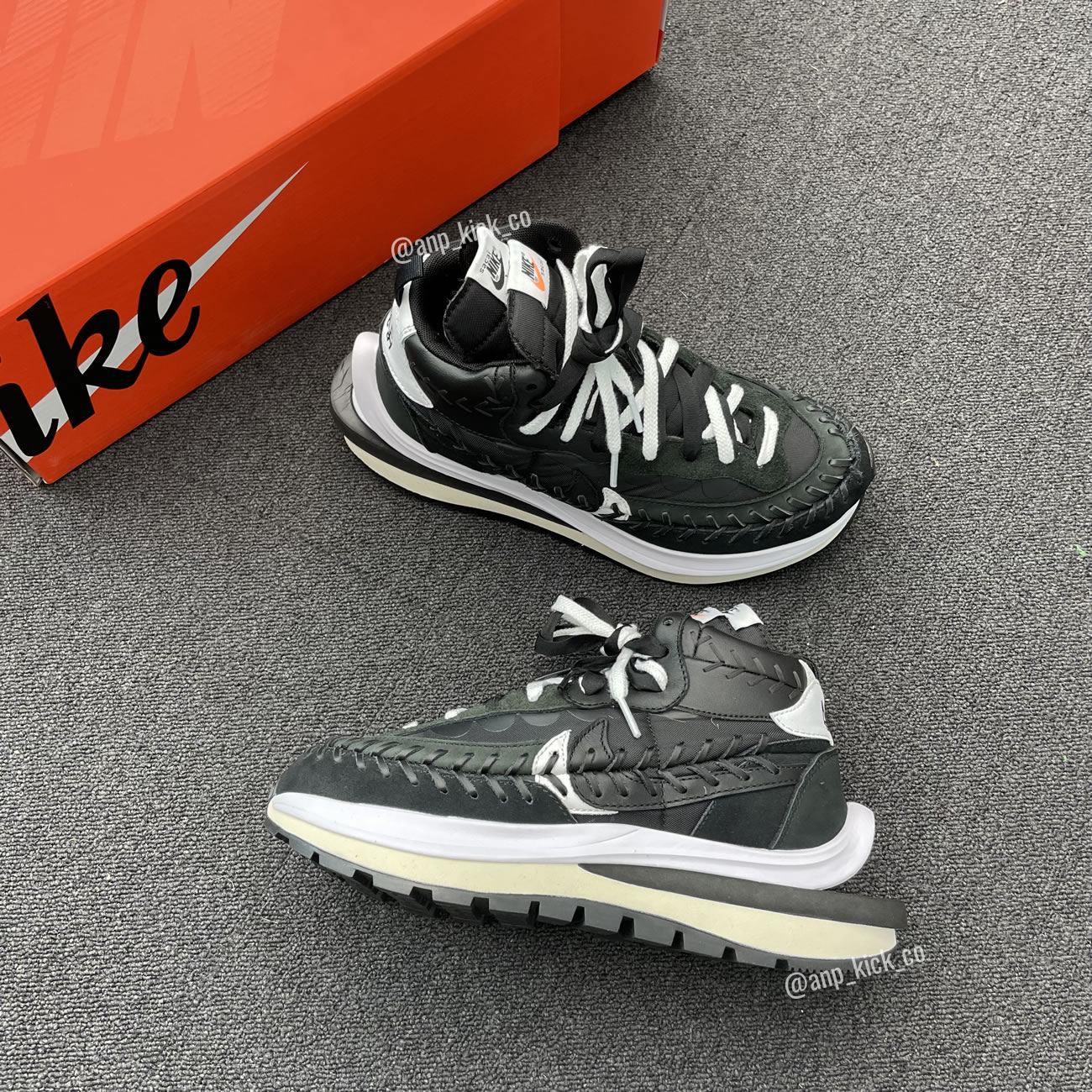 Sacai Nike Vaporwaffle Jean Paul Gaultier Black White Anpkick Dh9186 001 (7) - www.newkick.vip