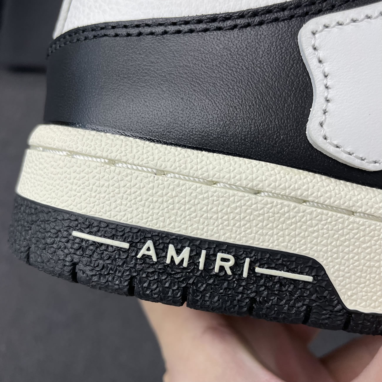A M I R I Skel Top Low Leather Sneakers Black White Anpkick Mfs003 000 (7) - www.newkick.vip A M I R I Skel Top Low Leather Sneakers Black White Anpkick Mfs003 000 (7) - www.newkick.vip