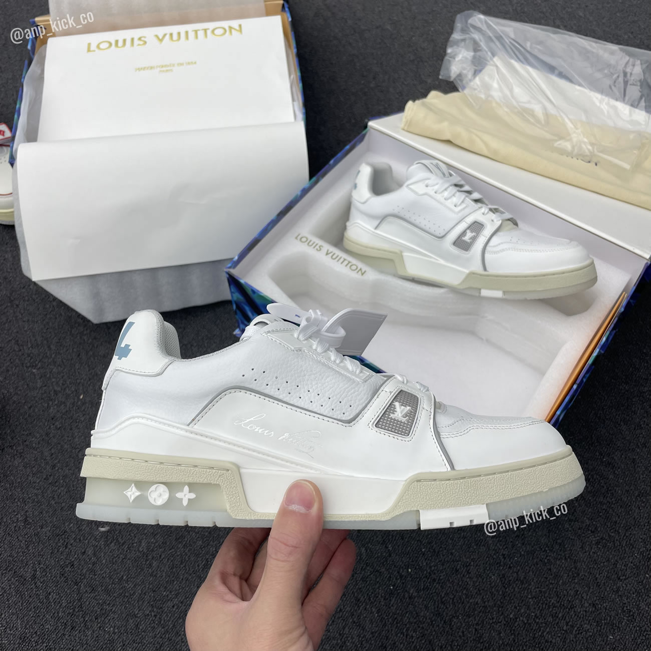 New L V Trainer Sneaker Shoes White Signature (2) - www.newkick.vip New L V Trainer Sneaker Shoes White Signature (2) - www.newkick.vip