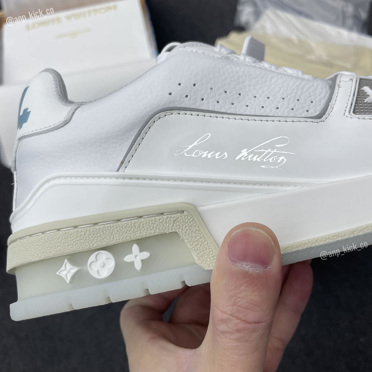 New L V Trainer Sneaker Shoes White Signature (4) - www.newkick.vip