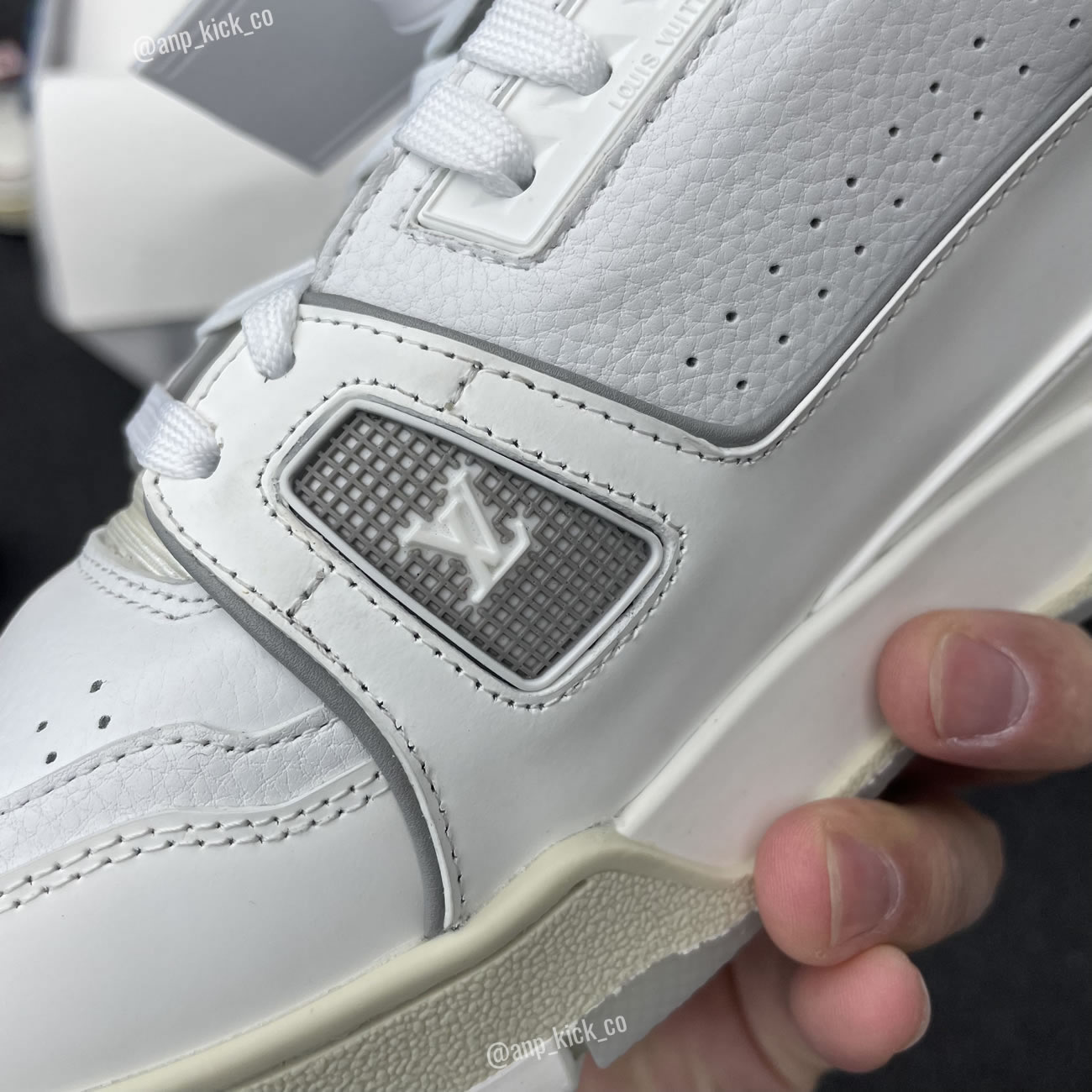 New L V Trainer Sneaker Shoes White Signature (5) - www.newkick.vip