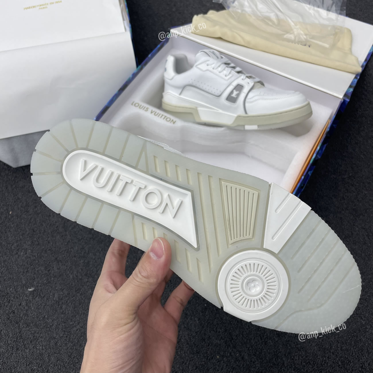 New L V Trainer Sneaker Shoes White Signature (6) - www.newkick.vip