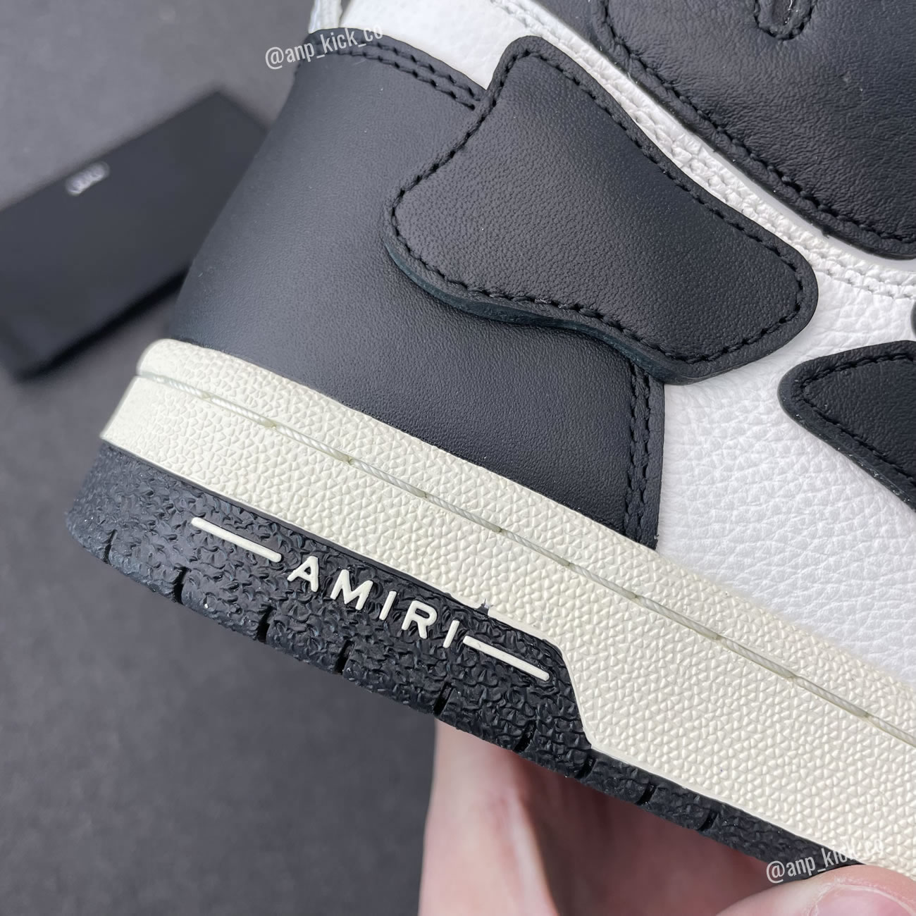 A M I R I Skel Top High Leather Sneakers Black White Anpkick Mfs002 004 (10) - www.newkick.vip A M I R I Skel Top High Leather Sneakers Black White Anpkick Mfs002 004 (10) - www.newkick.vip
