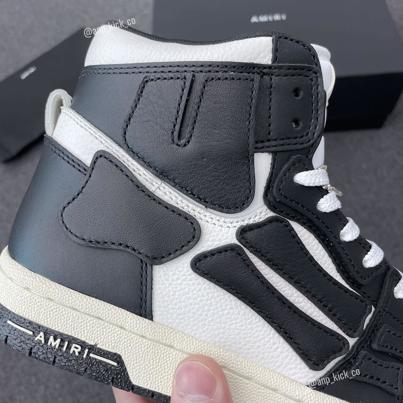 A M I R I Skel Top High Leather Sneakers Black White Anpkick Mfs002 004 (2) - www.newkick.vip A M I R I Skel Top High Leather Sneakers Black White Anpkick Mfs002 004 (2) - www.newkick.vip
