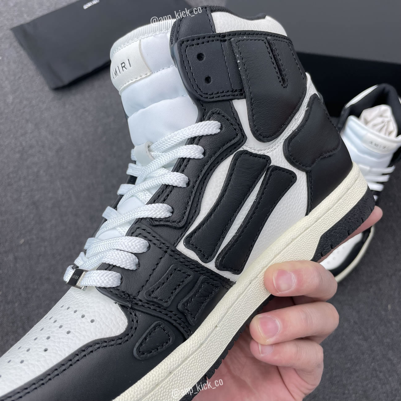 A M I R I Skel Top High Leather Sneakers Black White Anpkick Mfs002 004 (7) - www.newkick.vip A M I R I Skel Top High Leather Sneakers Black White Anpkick Mfs002 004 (7) - www.newkick.vip