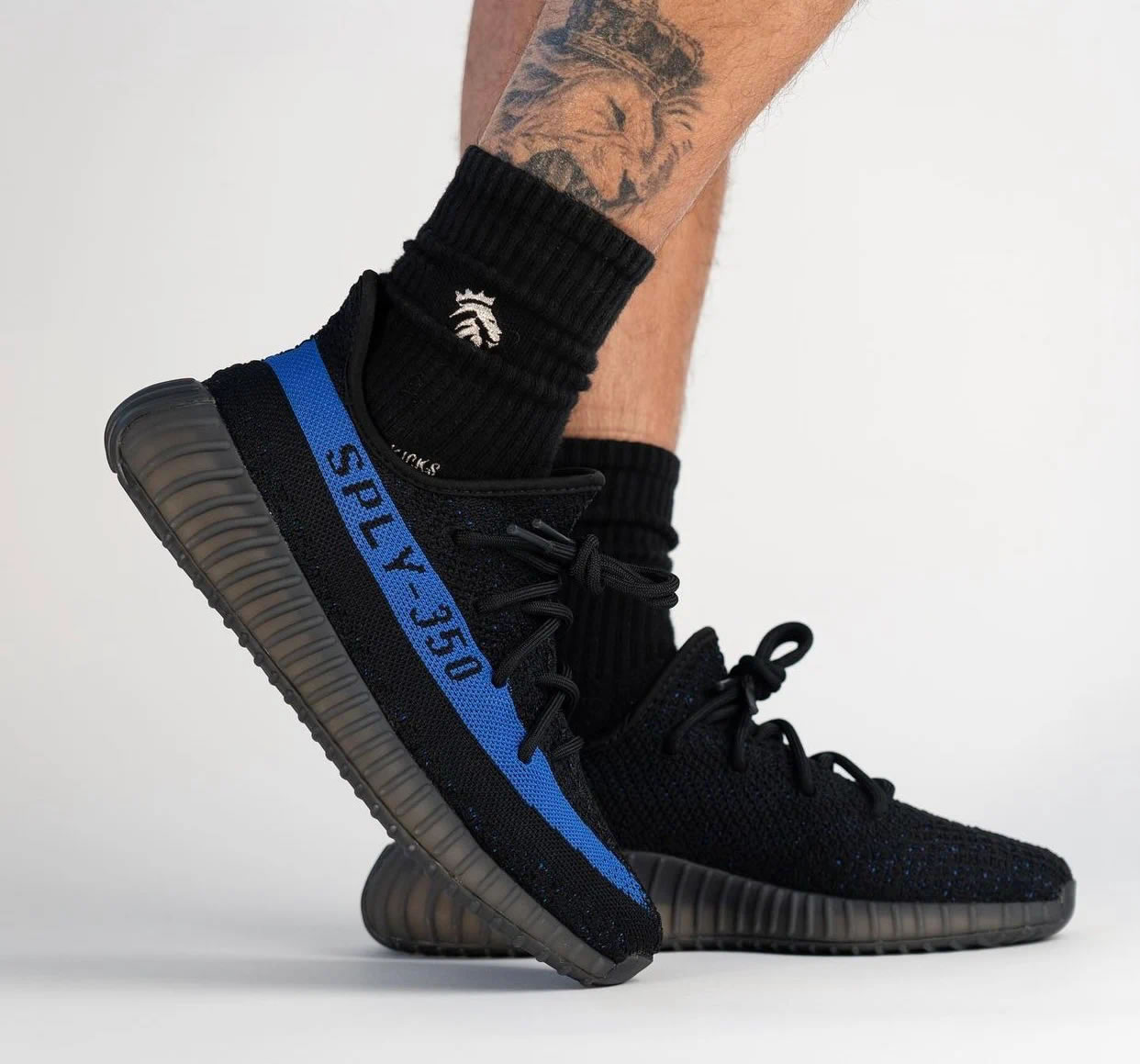 Adidas Yeezy Boost 350 V2 Dazzling Blue Gy7164 On Feet 2 - www.newkick.vip
