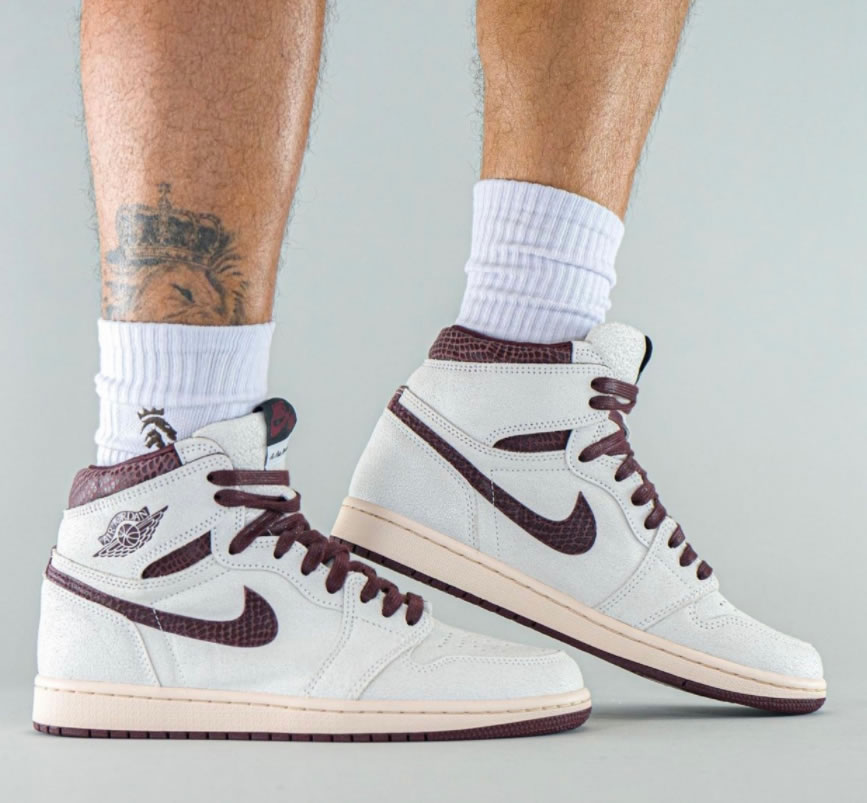 A Ma Maniere Air Jordan 1 High Og Sail And Burgundy Do7097 100 On Feet (3) - www.newkick.vip