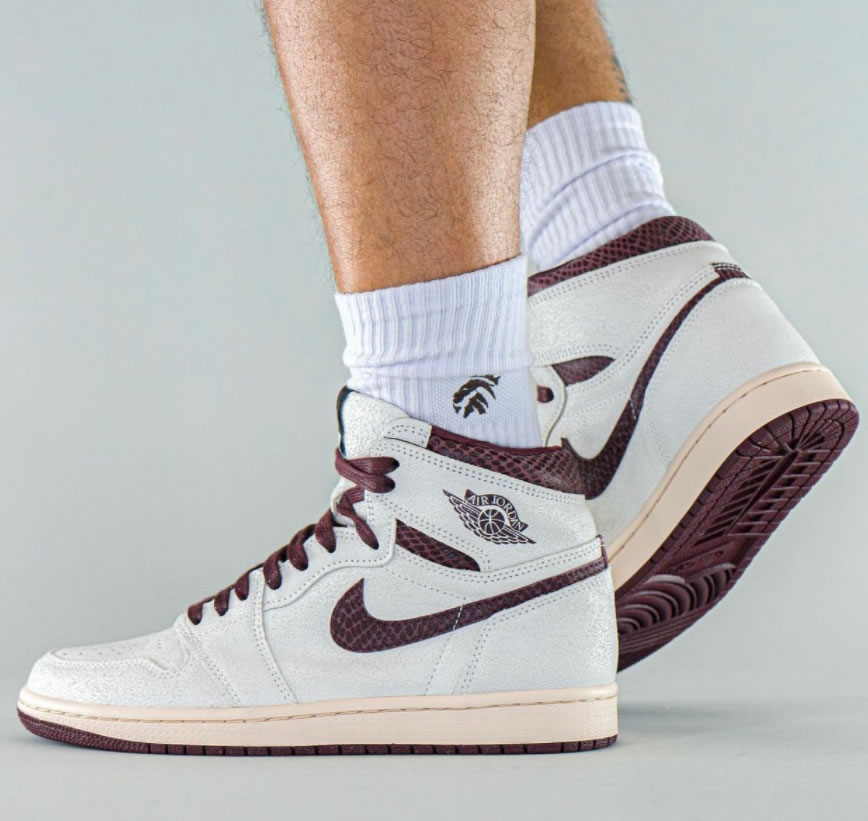 A Ma Maniere Air Jordan 1 High Og Sail And Burgundy Do7097 100 On Feet (4) - www.newkick.vip