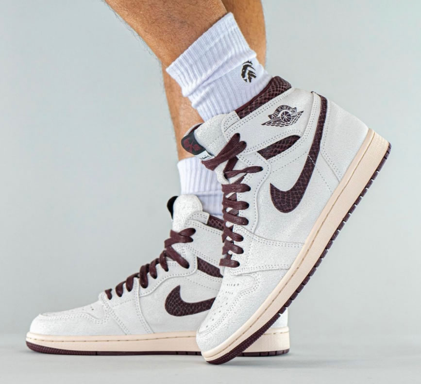 A Ma Maniere Air Jordan 1 High Og Sail And Burgundy Do7097 100 On Feet (2) - www.newkick.vip