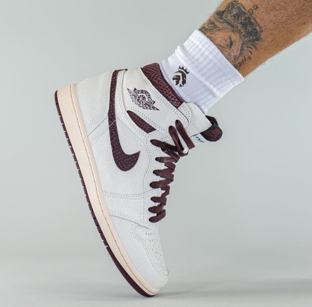 A Ma Maniere Air Jordan 1 High Og Sail And Burgundy Do7097 100 On Feet (5) - www.newkick.vip