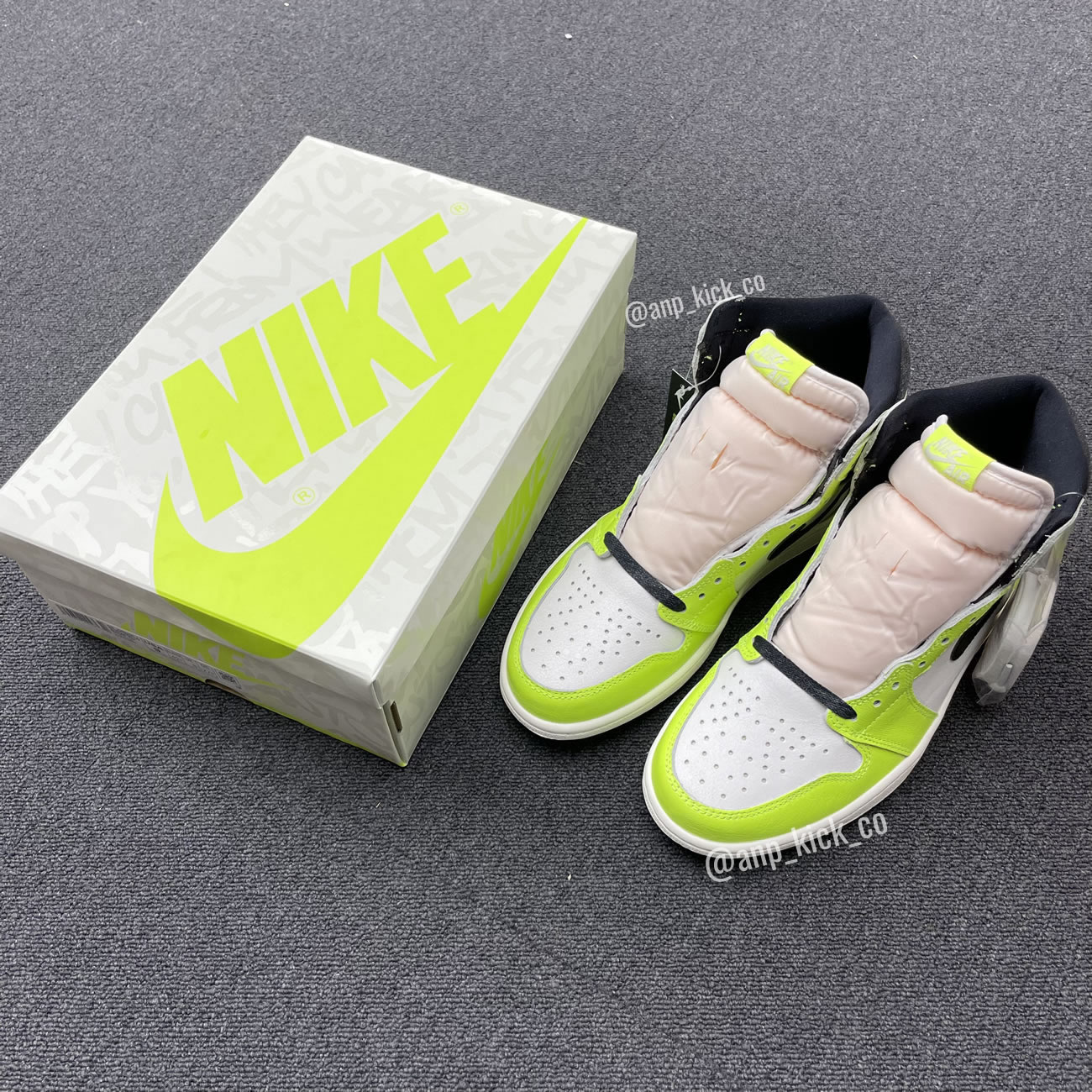 Air Jordan 1 Retro High Og Anpkick Volt Black Sail 555088 702 (10) - www.newkick.vip Air Jordan 1 Retro High Og Anpkick Volt Black Sail 555088 702 (10) - www.newkick.vip