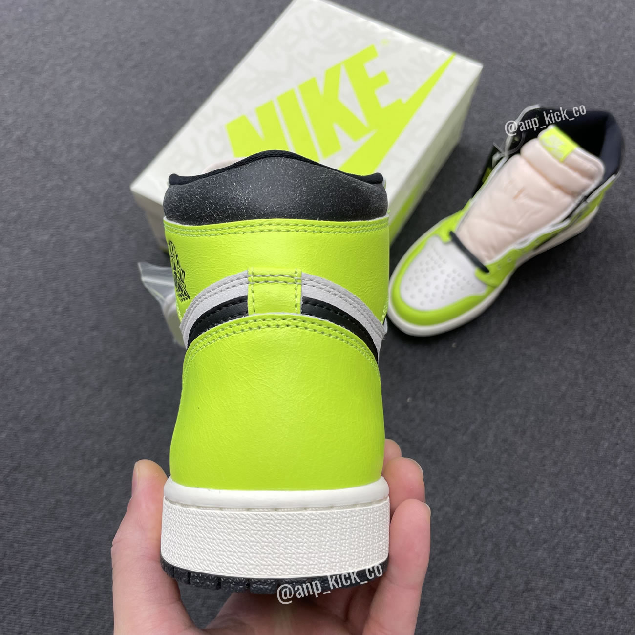 Air Jordan 1 Retro High Og Anpkick Volt Black Sail 555088 702 (3) - www.newkick.vip Air Jordan 1 Retro High Og Anpkick Volt Black Sail 555088 702 (3) - www.newkick.vip