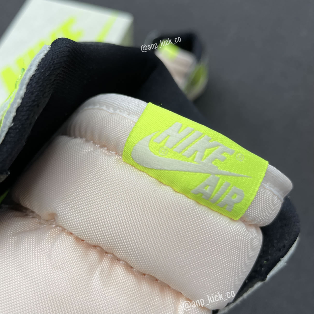 Air Jordan 1 Retro High Og Anpkick Volt Black Sail 555088 702 (5) - www.newkick.vip Air Jordan 1 Retro High Og Anpkick Volt Black Sail 555088 702 (5) - www.newkick.vip
