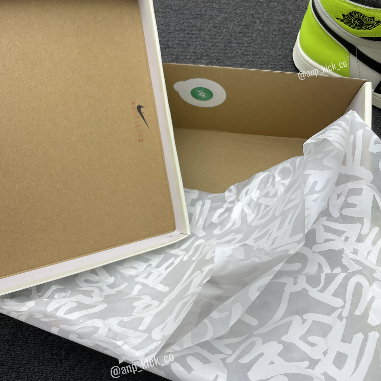 Air Jordan 1 Retro High Og Anpkick Volt Black Sail 555088 702 (9) - www.newkick.vip Air Jordan 1 Retro High Og Anpkick Volt Black Sail 555088 702 (9) - www.newkick.vip