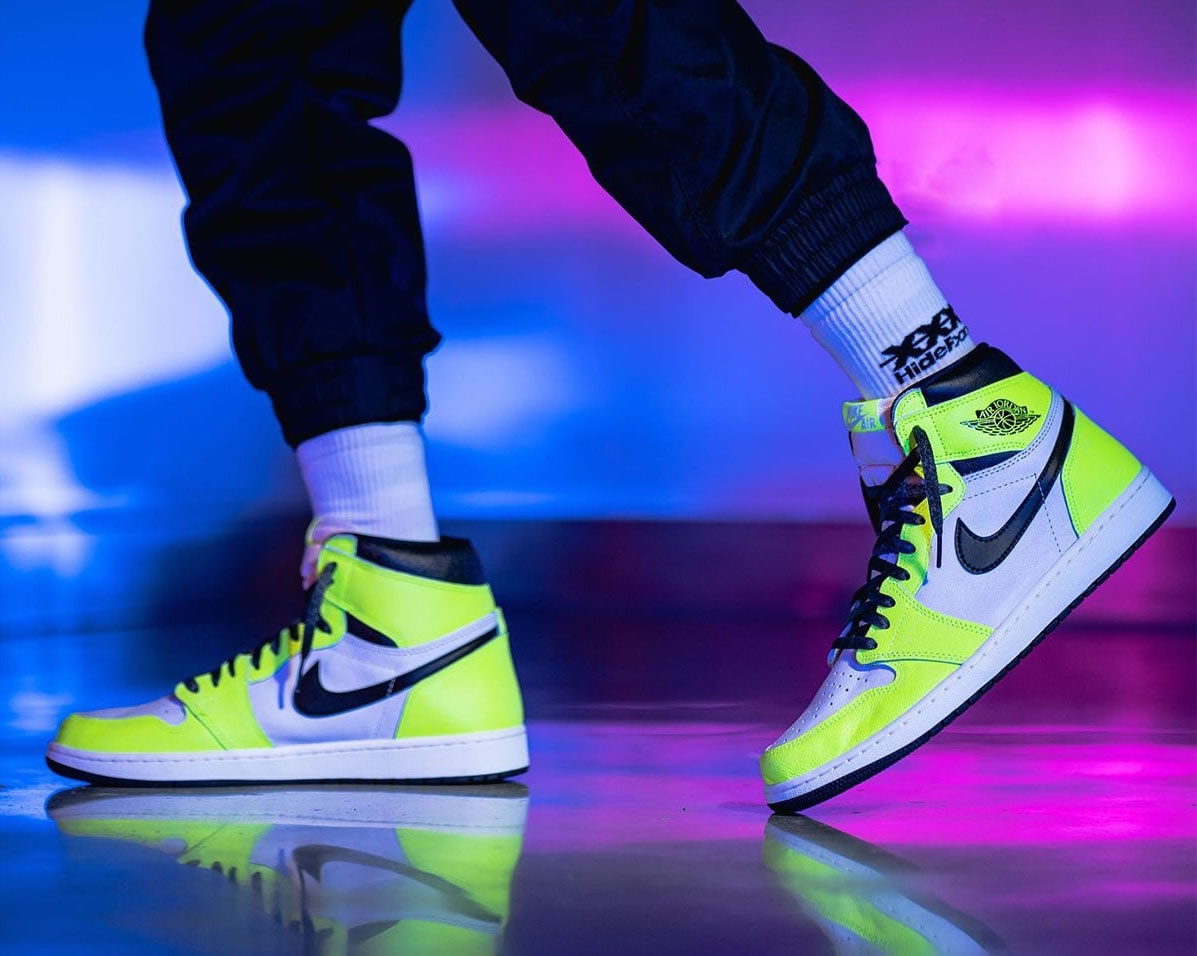 Air Jordan 1 Retro High Og Volt Black Sail On Feet 555088 702 (5) - www.newkick.vip Air Jordan 1 Retro High Og Volt Black Sail On Feet 555088 702 (5) - www.newkick.vip