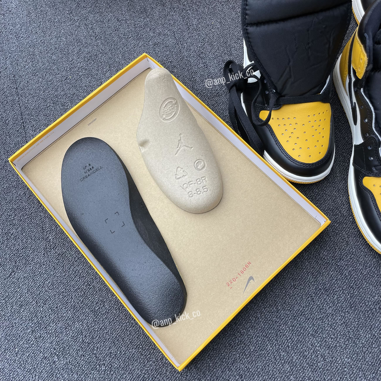 Air Jordan 1 Retro High Og Anpkick Yellow Toe 555088 711 (13) - www.newkick.vip Air Jordan 1 Retro High Og Anpkick Yellow Toe 555088 711 (13) - www.newkick.vip