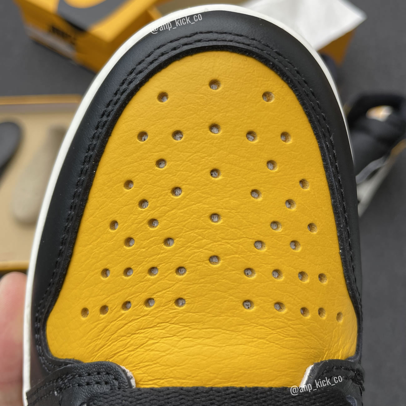 Air Jordan 1 Retro High Og Anpkick Yellow Toe 555088 711 (6) - www.newkick.vip Air Jordan 1 Retro High Og Anpkick Yellow Toe 555088 711 (6) - www.newkick.vip