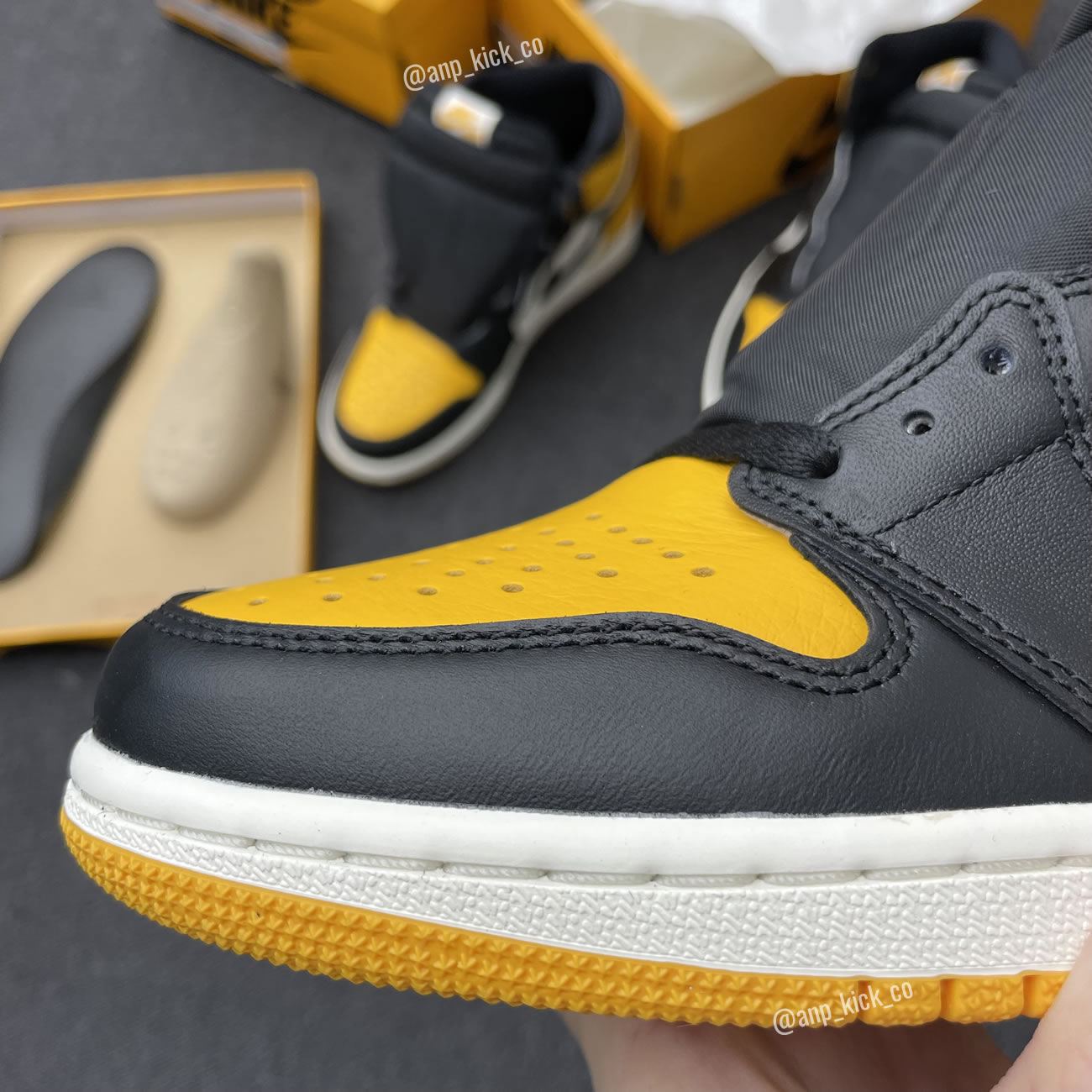 Air Jordan 1 Retro High Og Anpkick Yellow Toe 555088 711 (7) - www.newkick.vip Air Jordan 1 Retro High Og Anpkick Yellow Toe 555088 711 (7) - www.newkick.vip