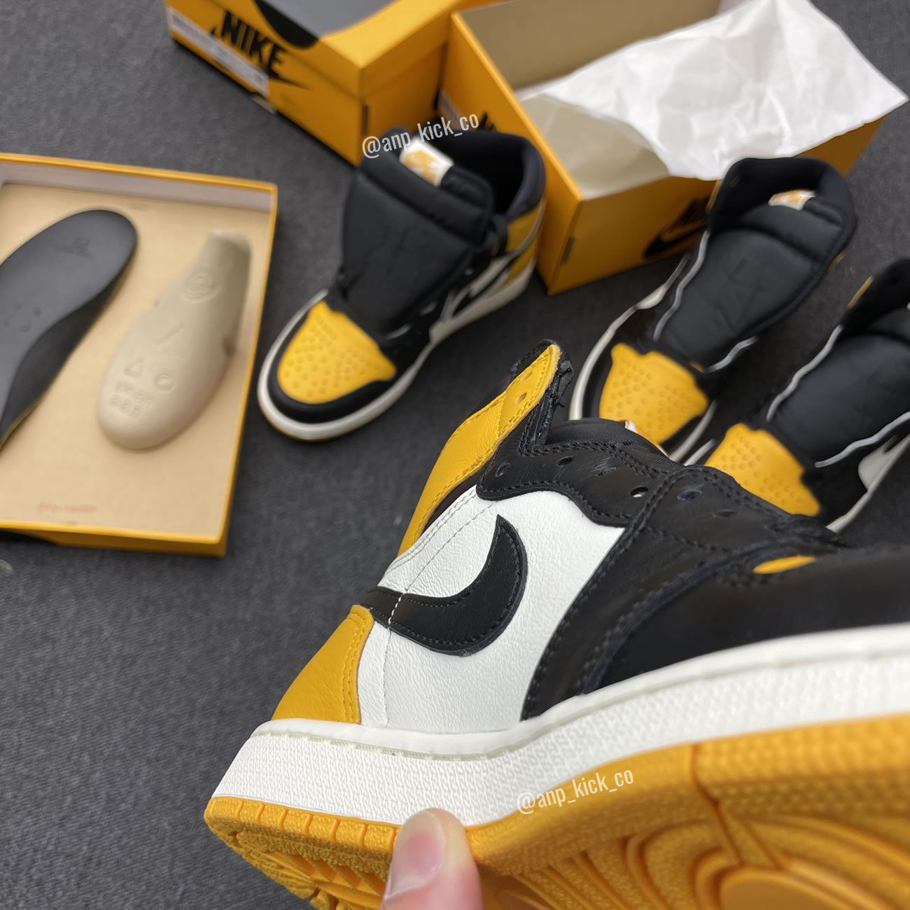 Air Jordan 1 Retro High Og Anpkick Yellow Toe 555088 711 (9) - www.newkick.vip Air Jordan 1 Retro High Og Anpkick Yellow Toe 555088 711 (9) - www.newkick.vip