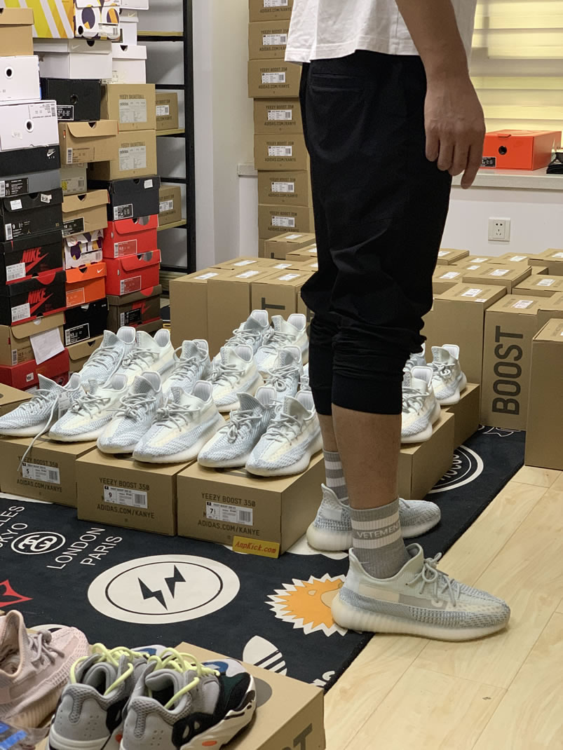 Adidas Yeezy Boost 350 V2 Cloud White Non Reflective Anpkick On Feet Fw3043 (1) - www.newkick.vip Adidas Yeezy Boost 350 V2 Cloud White Non Reflective Anpkick On Feet Fw3043 (1) - www.newkick.vip
