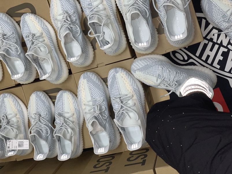 Adidas Yeezy Boost 350 V2 Cloud White Non Reflective Anpkick On Feet Fw3043 (4) - www.newkick.vip Adidas Yeezy Boost 350 V2 Cloud White Non Reflective Anpkick On Feet Fw3043 (4) - www.newkick.vip
