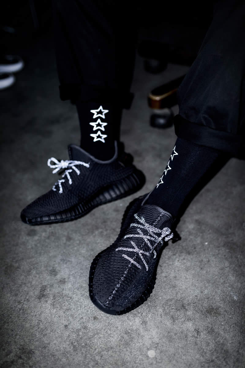 Adidas Yeezy Boost 350 V2 Black None Refective On Feet Fu9013 (4) - www.newkick.vip Adidas Yeezy Boost 350 V2 Black None Refective On Feet Fu9013 (4) - www.newkick.vip