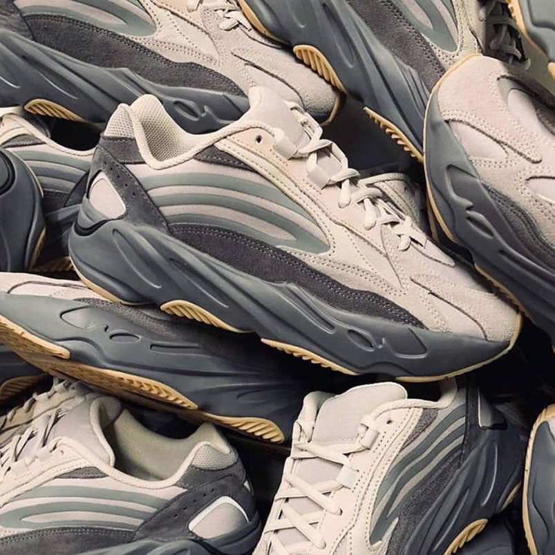 Adidas Yeezy Boost 700 V2 Tephra On Feet Outfit Style Fu7914 (7) - www.newkick.vip