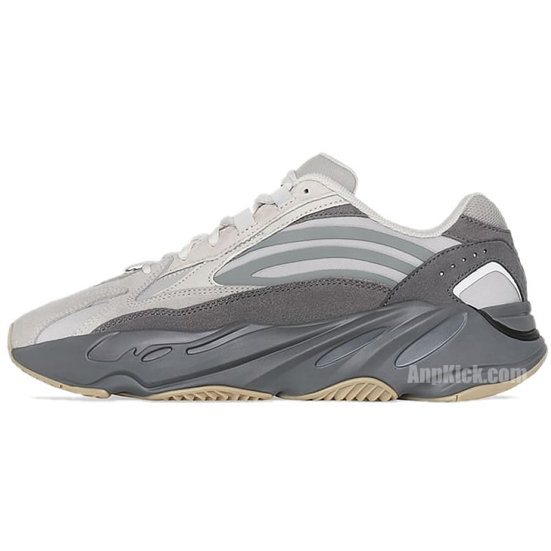 Adidas Yeezy Boost 700 V2 Tephra On Feet Outfit Style Fu7914 (1) - www.newkick.vip