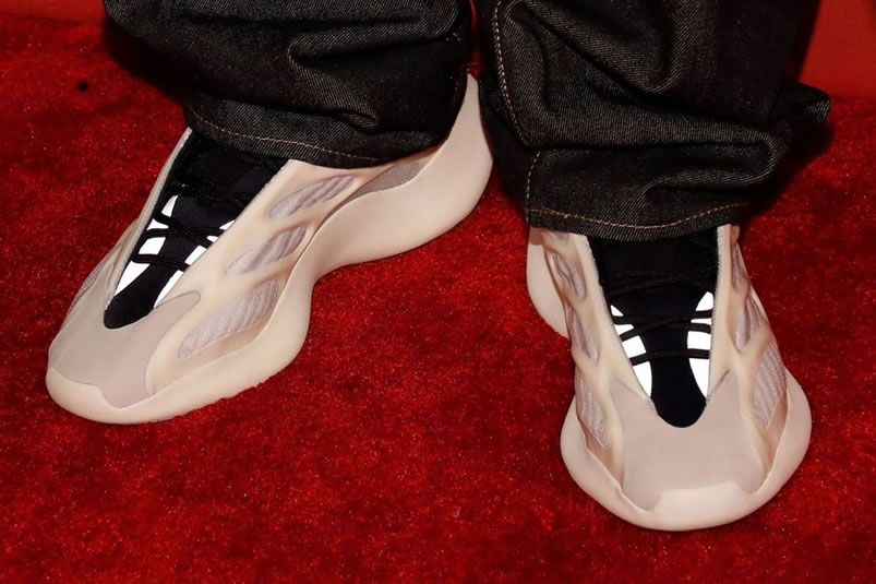 Adidas Yeezy Boost 700 V3 Azael On Feet Release Date Fw4980 (1) - www.newkick.vip Adidas Yeezy Boost 700 V3 Azael On Feet Release Date Fw4980 (1) - www.newkick.vip