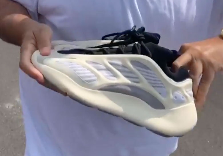 Adidas Yeezy Boost 700 V3 Azael On Hand Release Date Fw4980 (3) - www.newkick.vip Adidas Yeezy Boost 700 V3 Azael On Hand Release Date Fw4980 (3) - www.newkick.vip