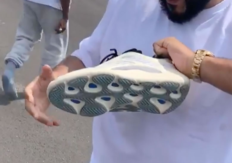 Adidas Yeezy Boost 700 V3 Azael On Hand Release Date Fw4980 (4) - www.newkick.vip Adidas Yeezy Boost 700 V3 Azael On Hand Release Date Fw4980 (4) - www.newkick.vip