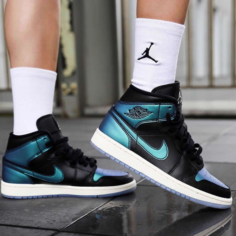 Air Jordan 1 Mid Black Iridescent Mens Gs Aj1 Shoes On Feet Bq6472 009 (1) - www.newkick.vip Air Jordan 1 Mid Black Iridescent Mens Gs Aj1 Shoes On Feet Bq6472 009 (1) - www.newkick.vip
