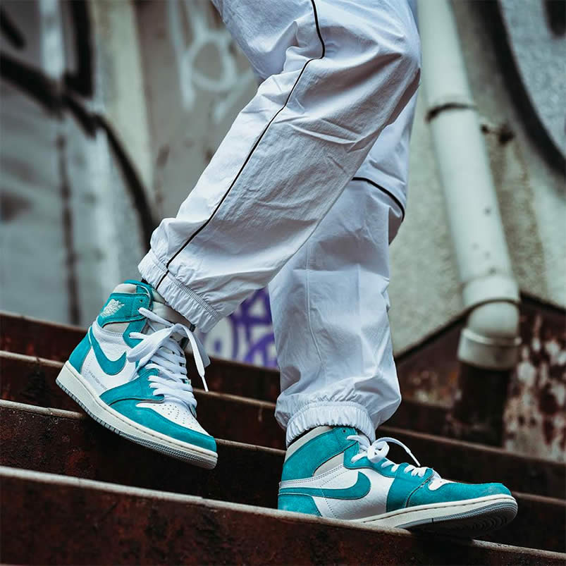 Air Jordan 1 Retro High Og Turbo Green White Grey On Feet 555088 311 (1) - www.newkick.vip